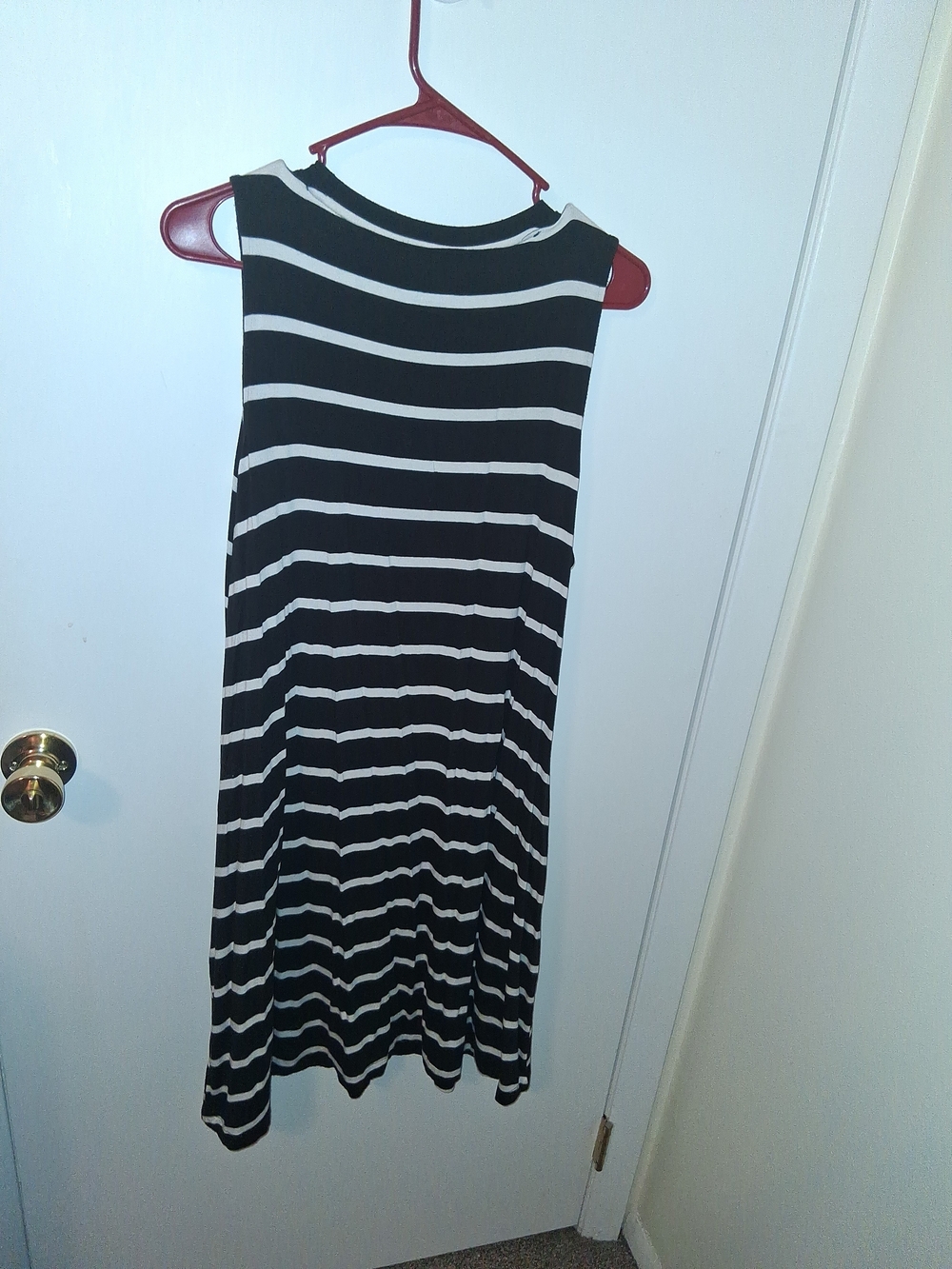 Time and Tru Black and White Striped Sleeveless Midi Dress With Pockets